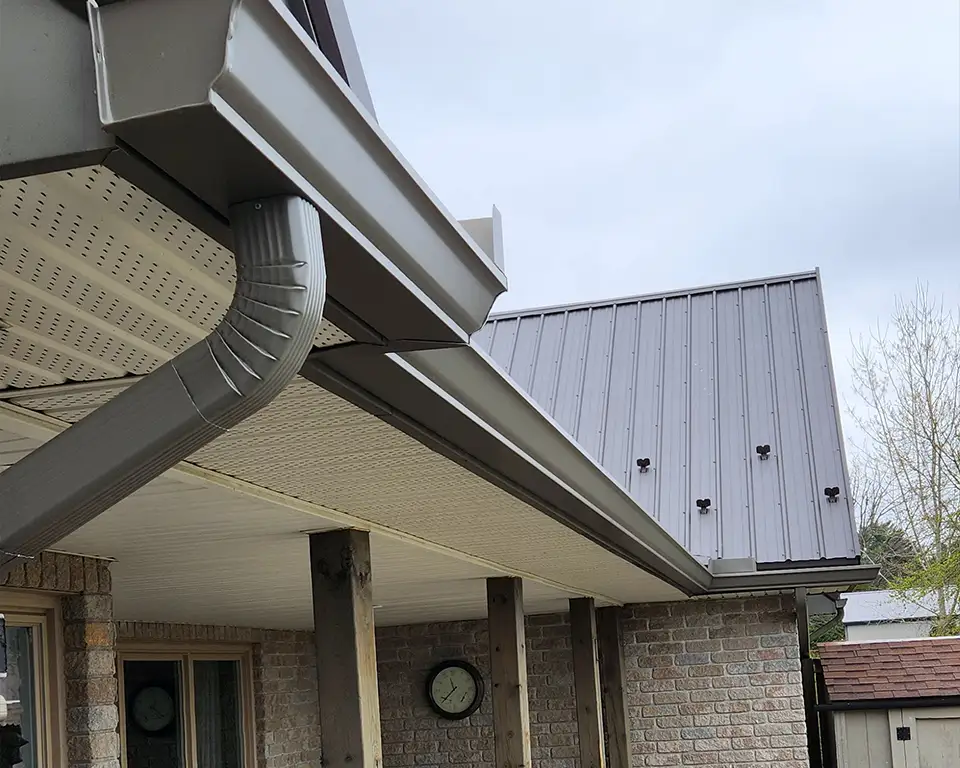 Eavestrough installation photo 5